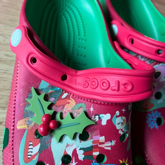 CROCS Disney Holiday Red and Green Clogs Women Size 9 - Picture 2 of 5
